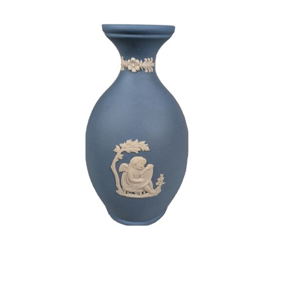 Wedgwood Blue Jasperware Cherub Pattern Small 5'" Vase Made In England - Picture 3 of 6